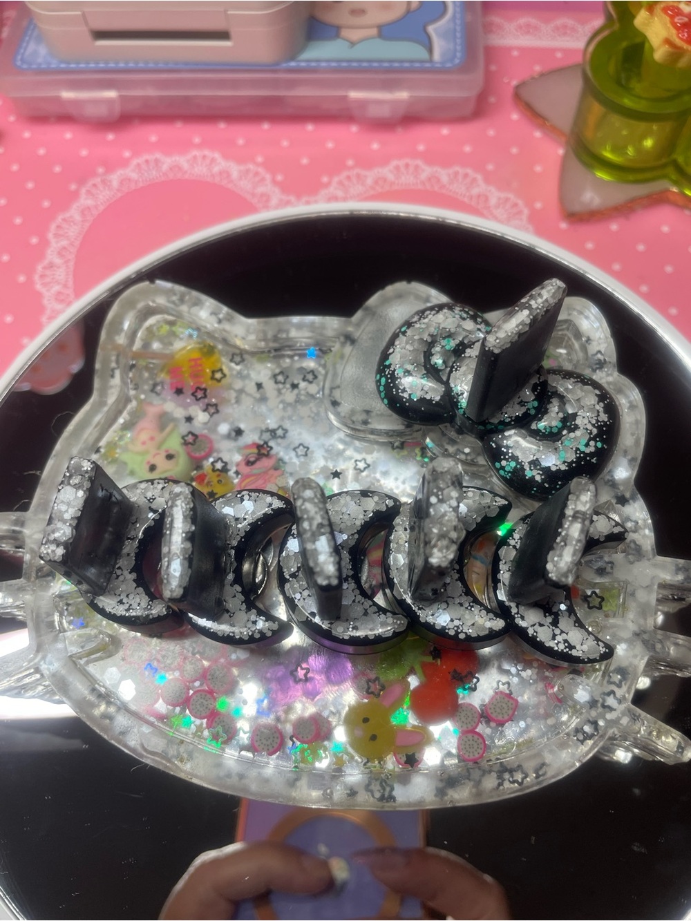Hello Kitty Resin Shaker Nail Stand